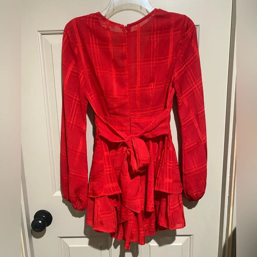 Elegant Red V-Neck Romper - Picture 3 of 6